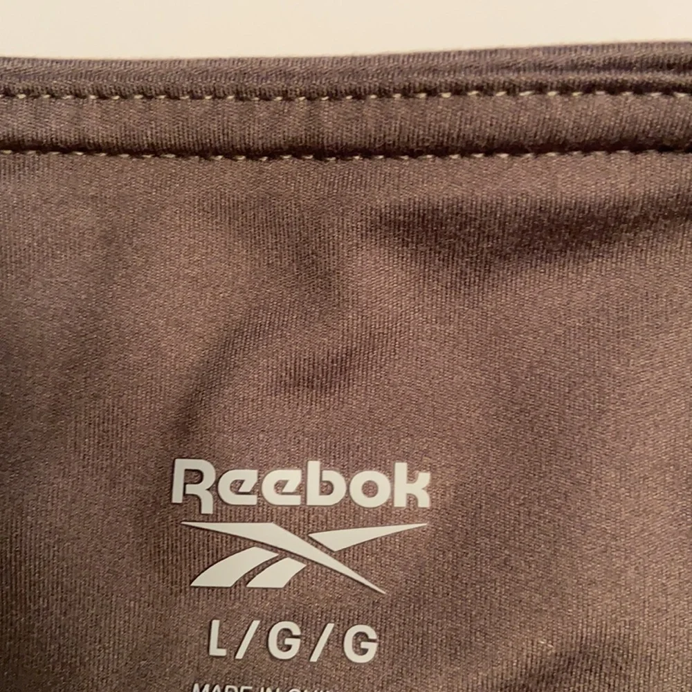 Reebok Power Play Popover Cropped Hoodie & Reebok 7/8 High Rise Legging - Picture 6 of 7